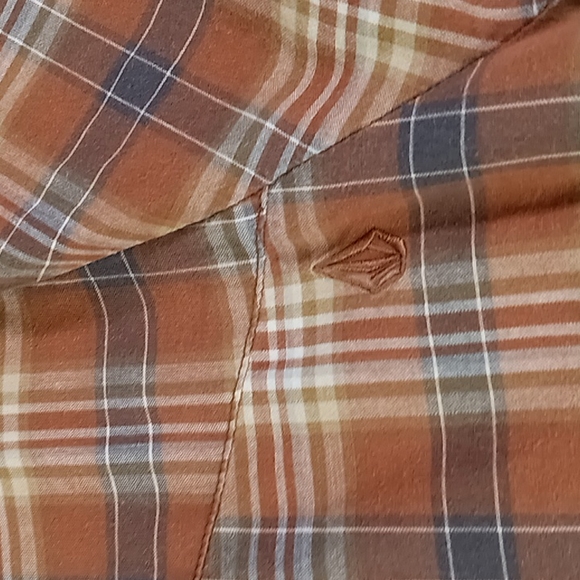 Volcom Modern Fit Button Up Plaid Shirt Men's Size L - Picture 10 of 14